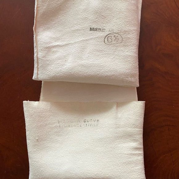 White leather evening gloves and Small Sequins clutch purse - Picture 2 of 15